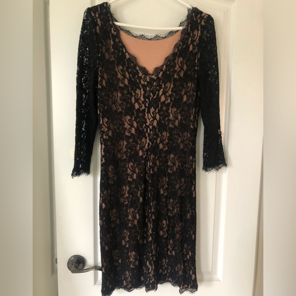 DEAL!?Black lace Babaton, dress, fully lined, V neck in back, 10, fits like 8 - Picture 3 of 6